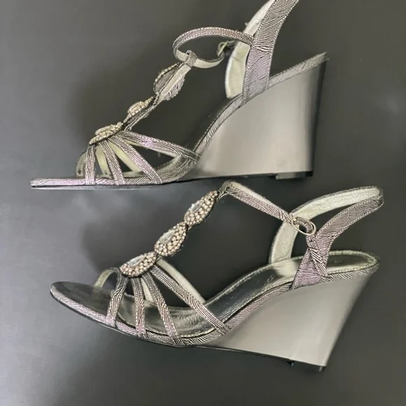 Adrianna Papell heels - Picture 2 of 10